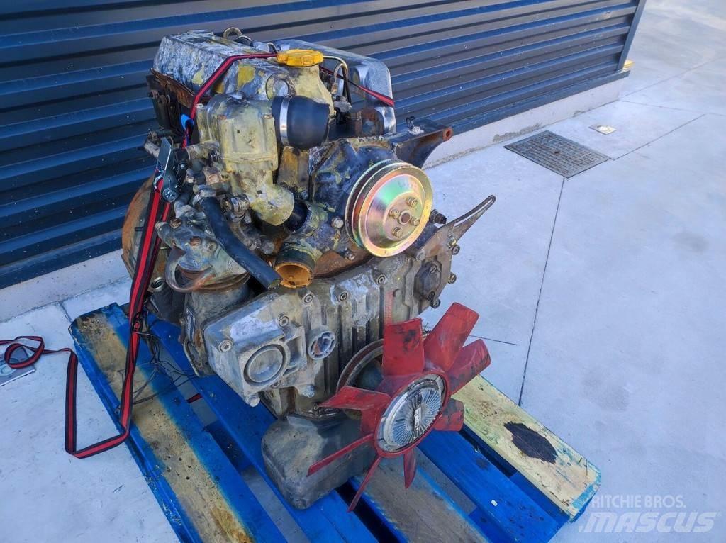 Nissan B440 Motoare