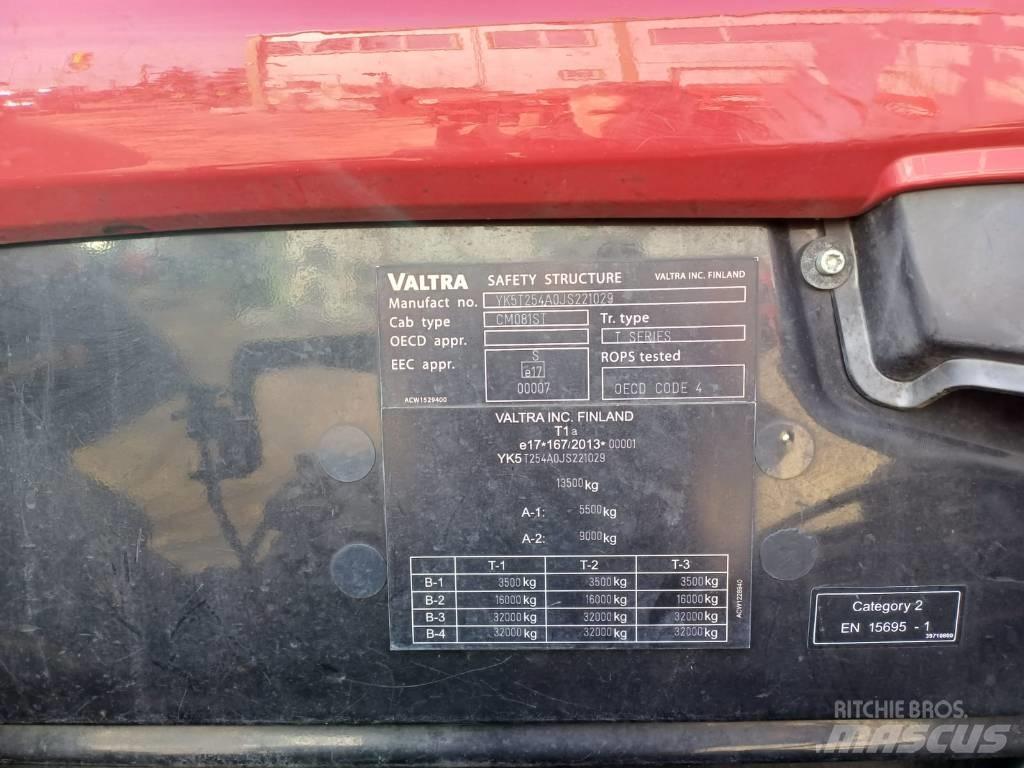 Valtra T 254 Tractoare