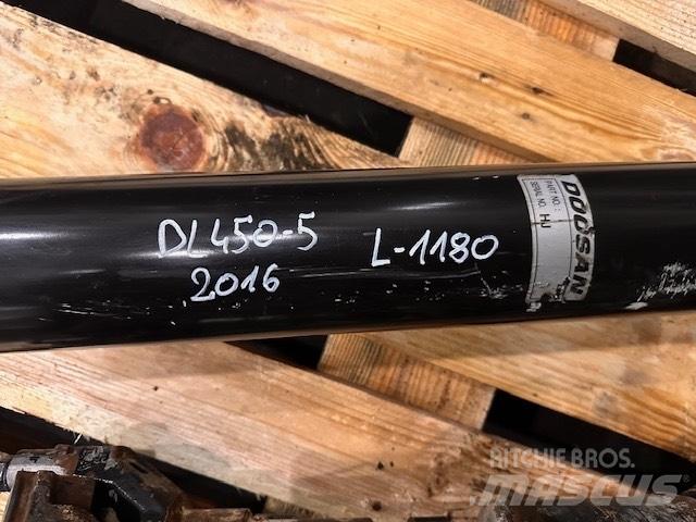 Doosan DL 450-5 Axe