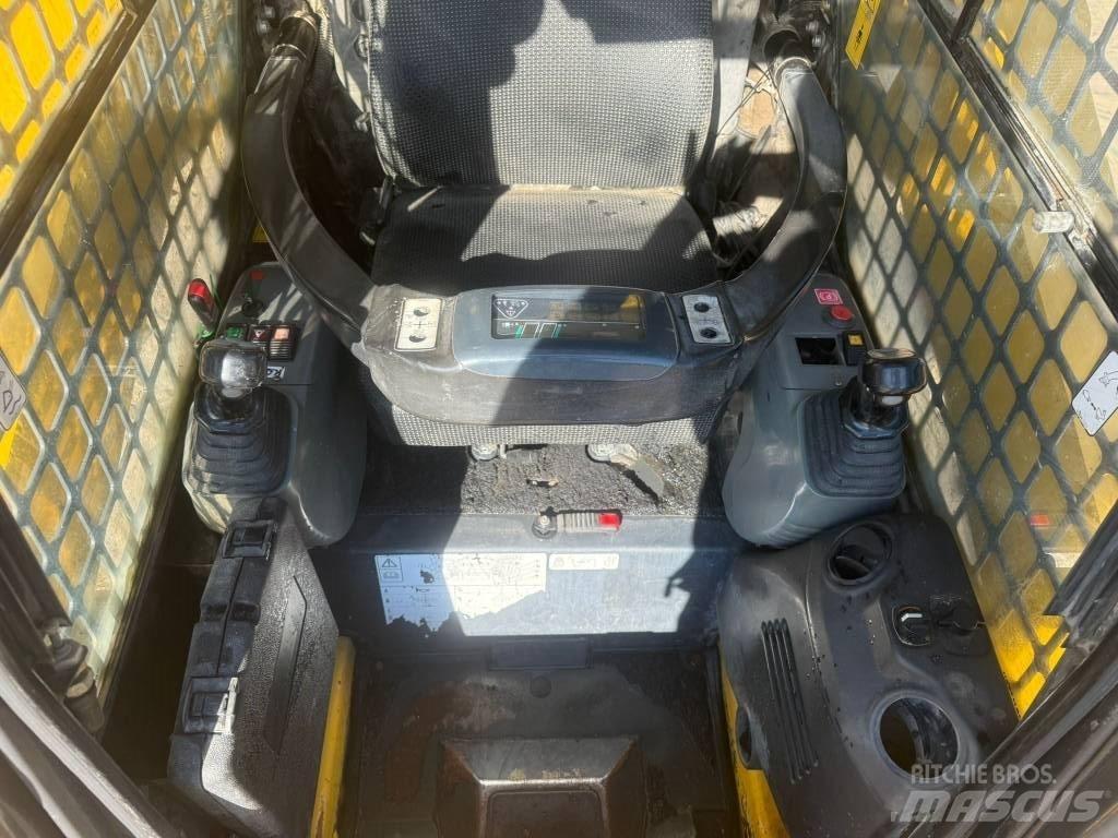Komatsu SK 820-5 Mini incarcator