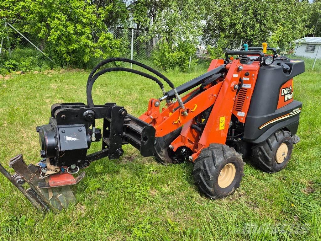Ditch Witch R300 Excavatoare de santuri