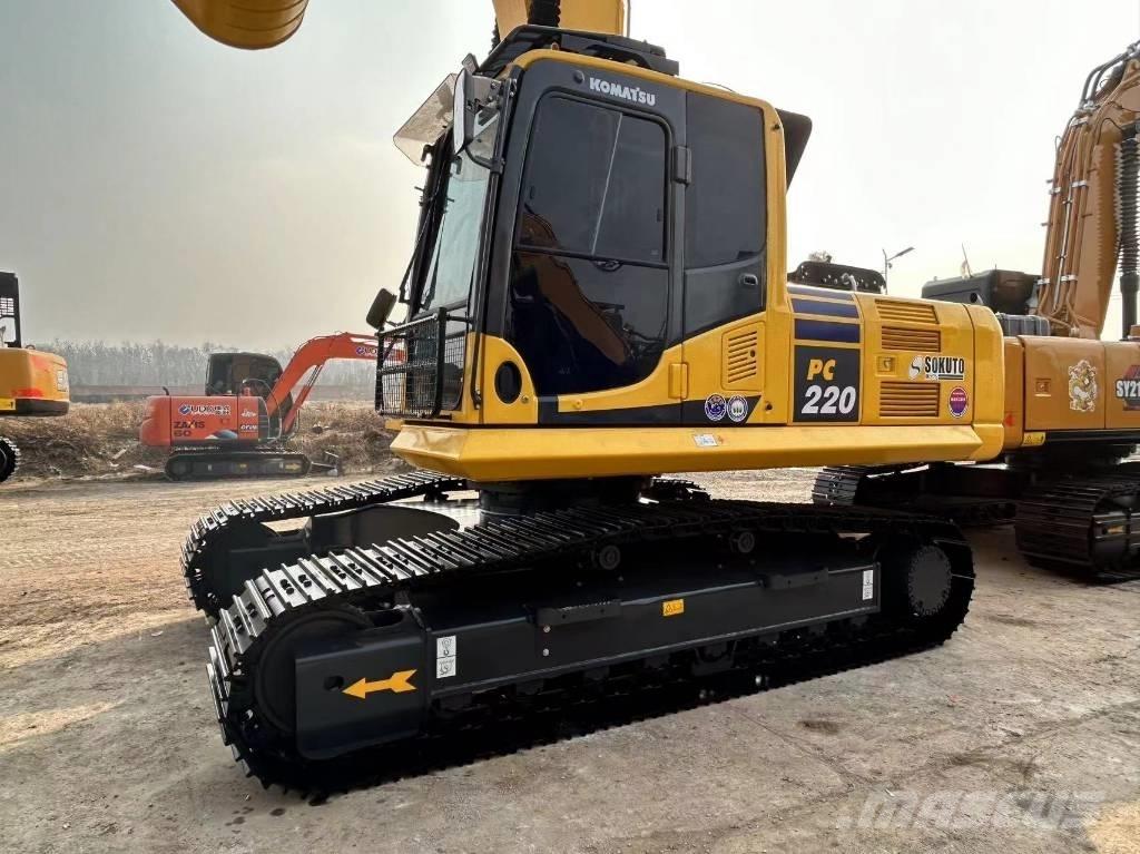 Komatsu 220 Excavatoare pe șenile
