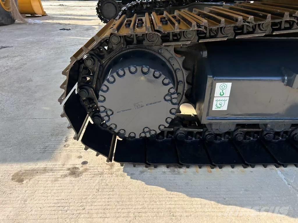 Komatsu 220 Excavatoare pe șenile
