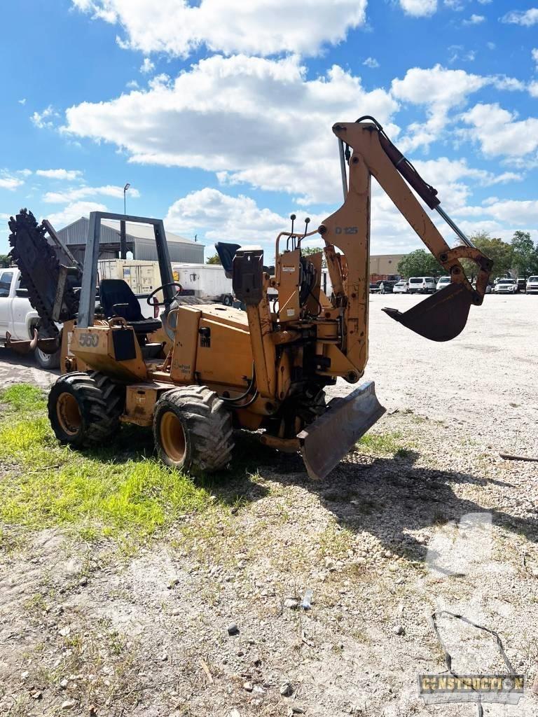 CASE 560 Excavatoare de santuri