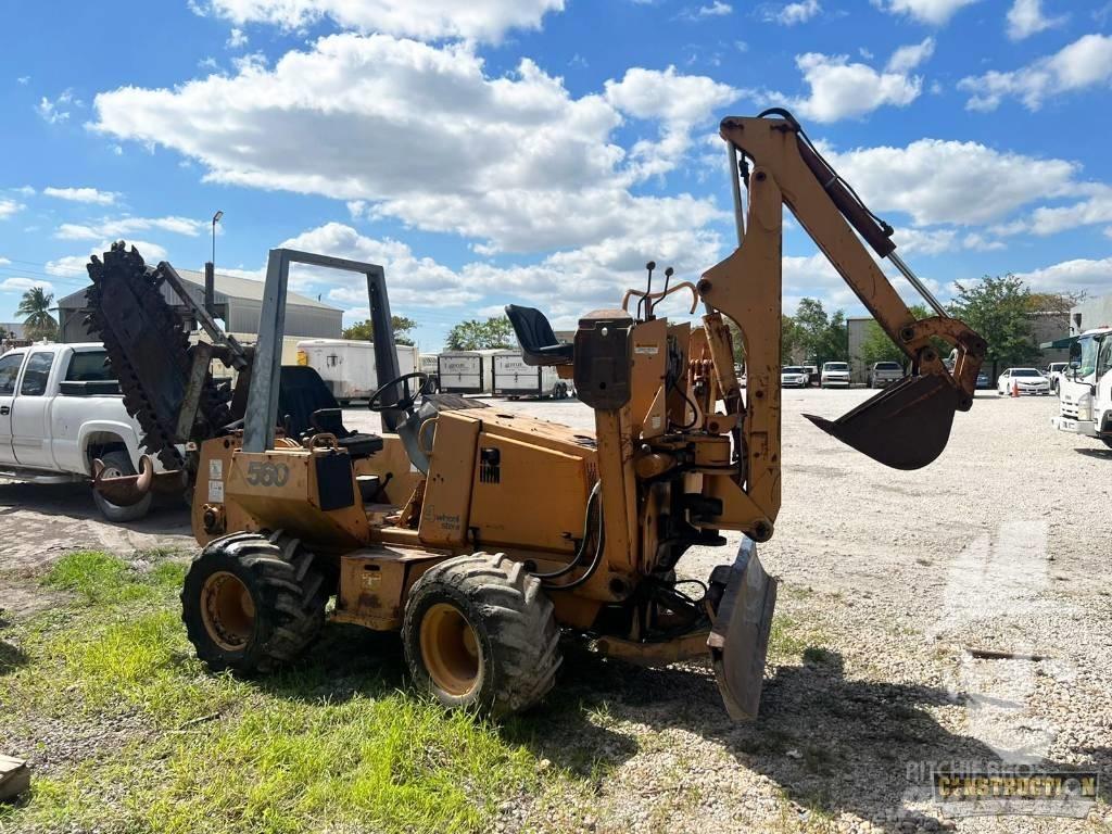 CASE 560 Excavatoare de santuri