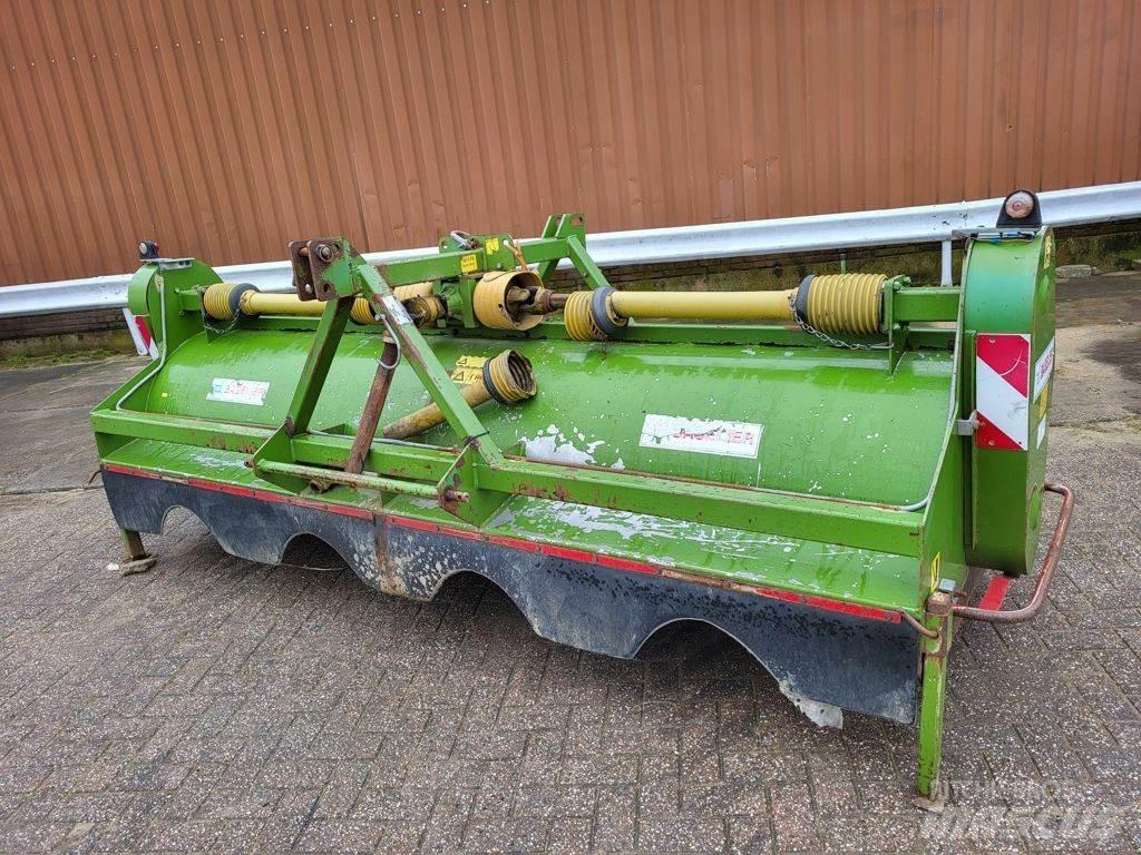 Baselier LKB 320 Masini