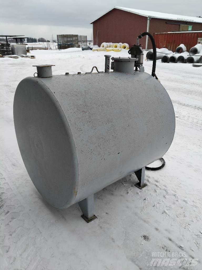  Farmarisäiliö 1300 L Utilaje agricole - Altele