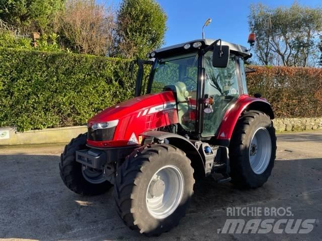 Massey Ferguson 5712 Tractoare