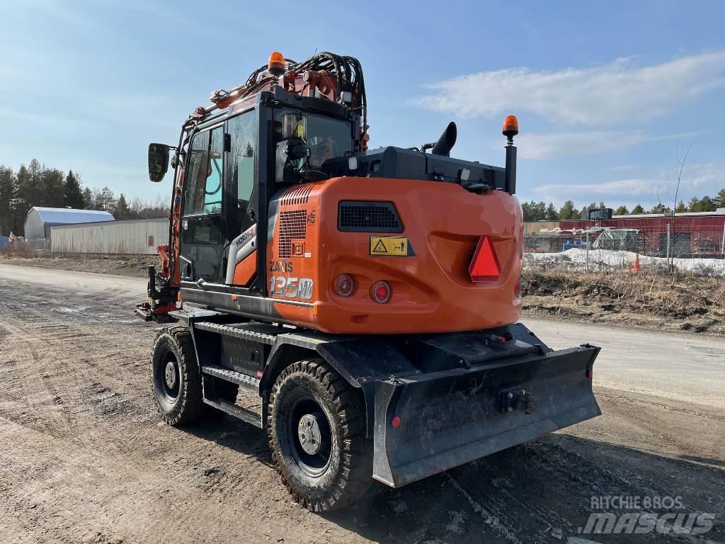 Hitachi ZX135W-7 Excavatoare cu roti
