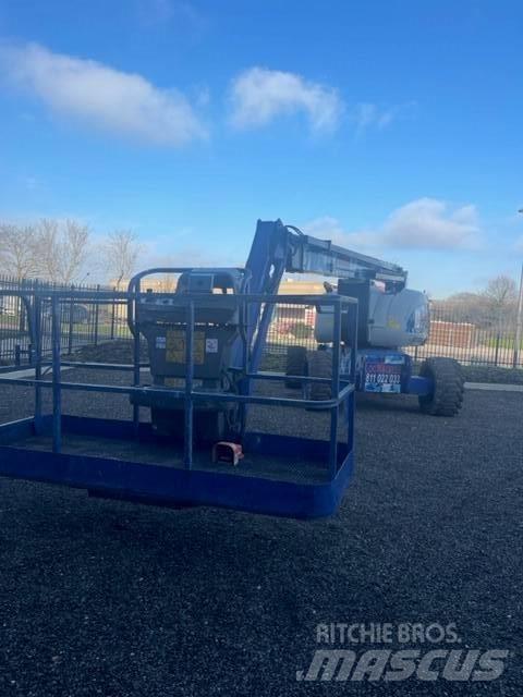 JLG 800 AJ Nacele cu brat telescopic