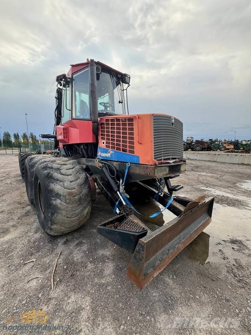Valmet 890.2 Transportoare