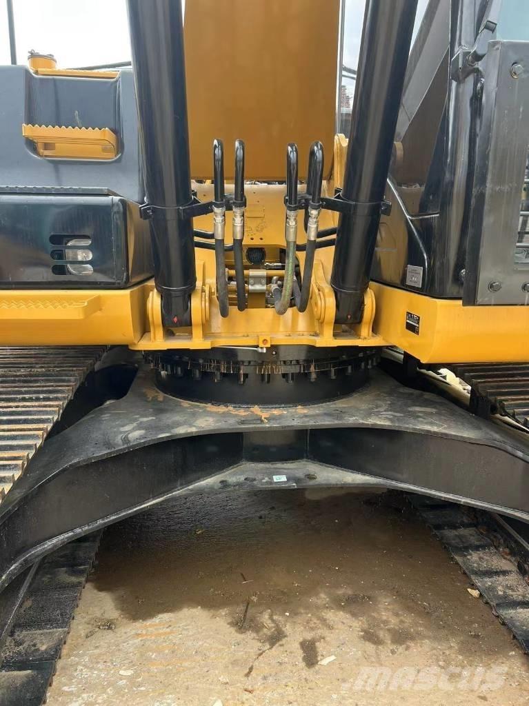 CAT 320 Excavatoare pe șenile
