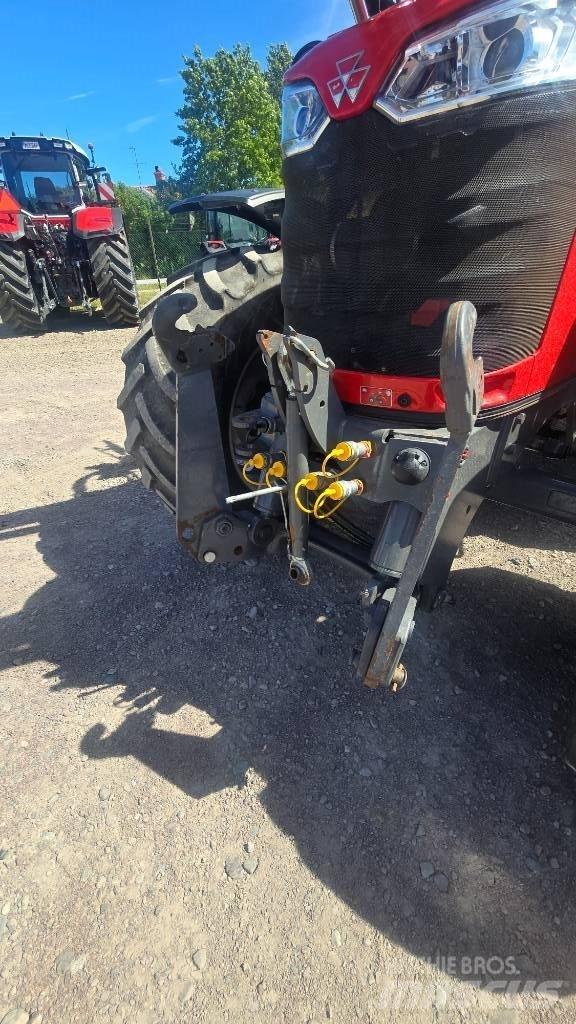 Massey Ferguson 5710 Tractoare