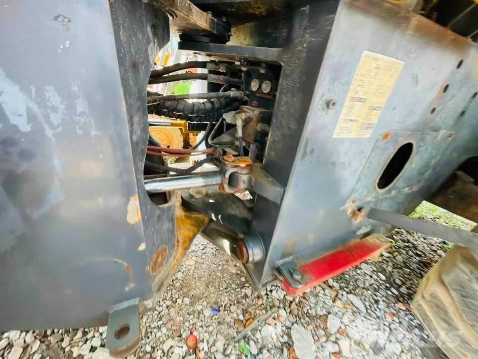 Komatsu WA320 Incarcator pe pneuri