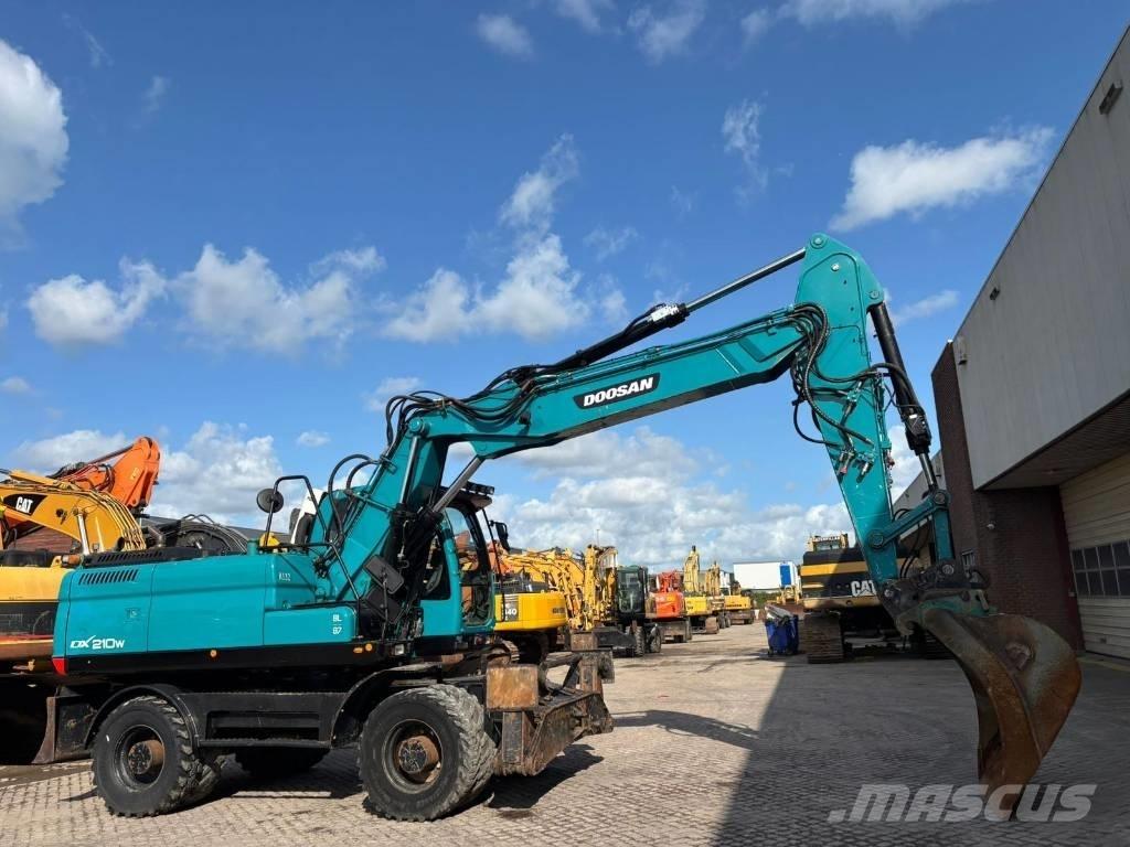 Doosan DX 210 W Excavatoare cu roti