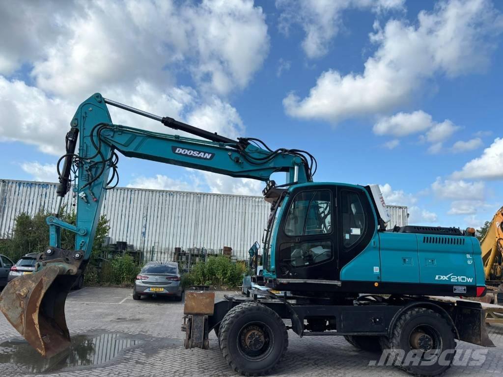 Doosan DX 210 W Excavatoare cu roti