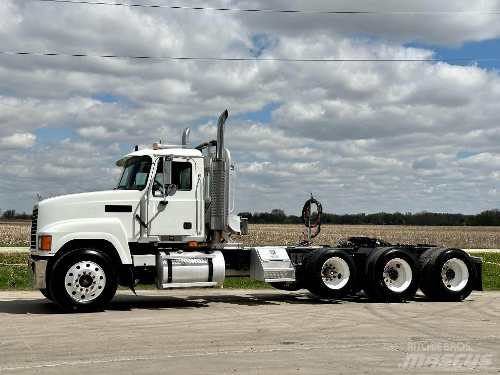 Mack CH 613 Autotractoare