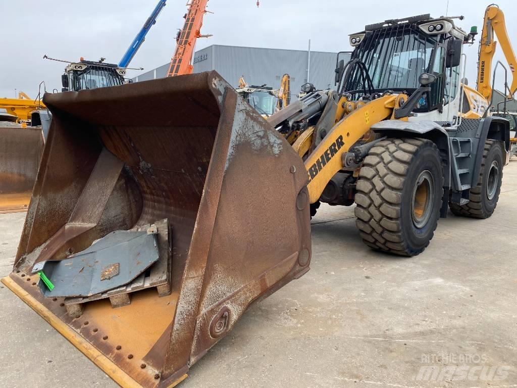 Liebherr L 556 Incarcator pe pneuri