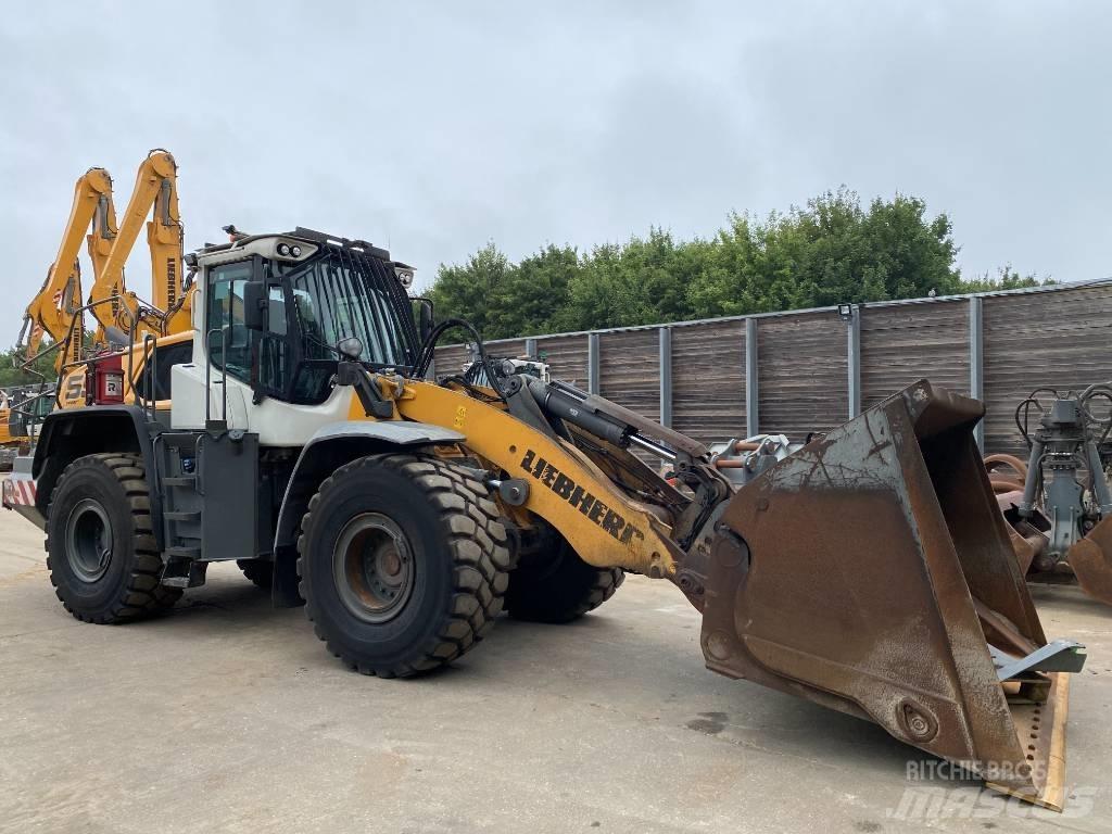 Liebherr L 556 Incarcator pe pneuri