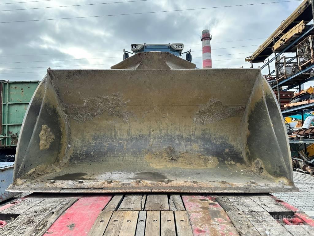 Liebherr L 566 Incarcator pe pneuri
