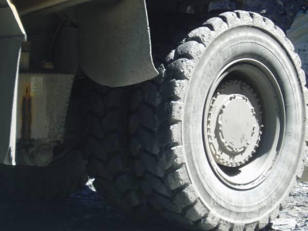 CAT 777 Camioane cu basculante rigide