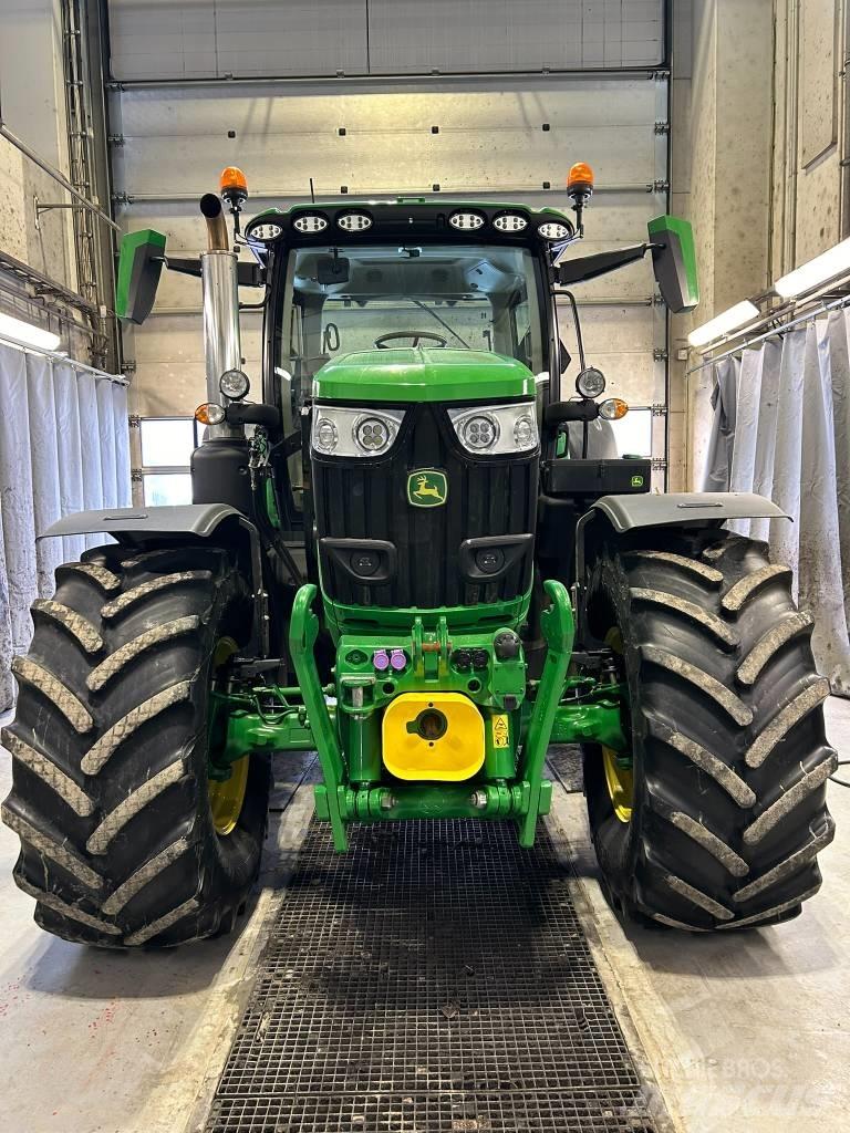 John Deere 6R 215 Tractoare