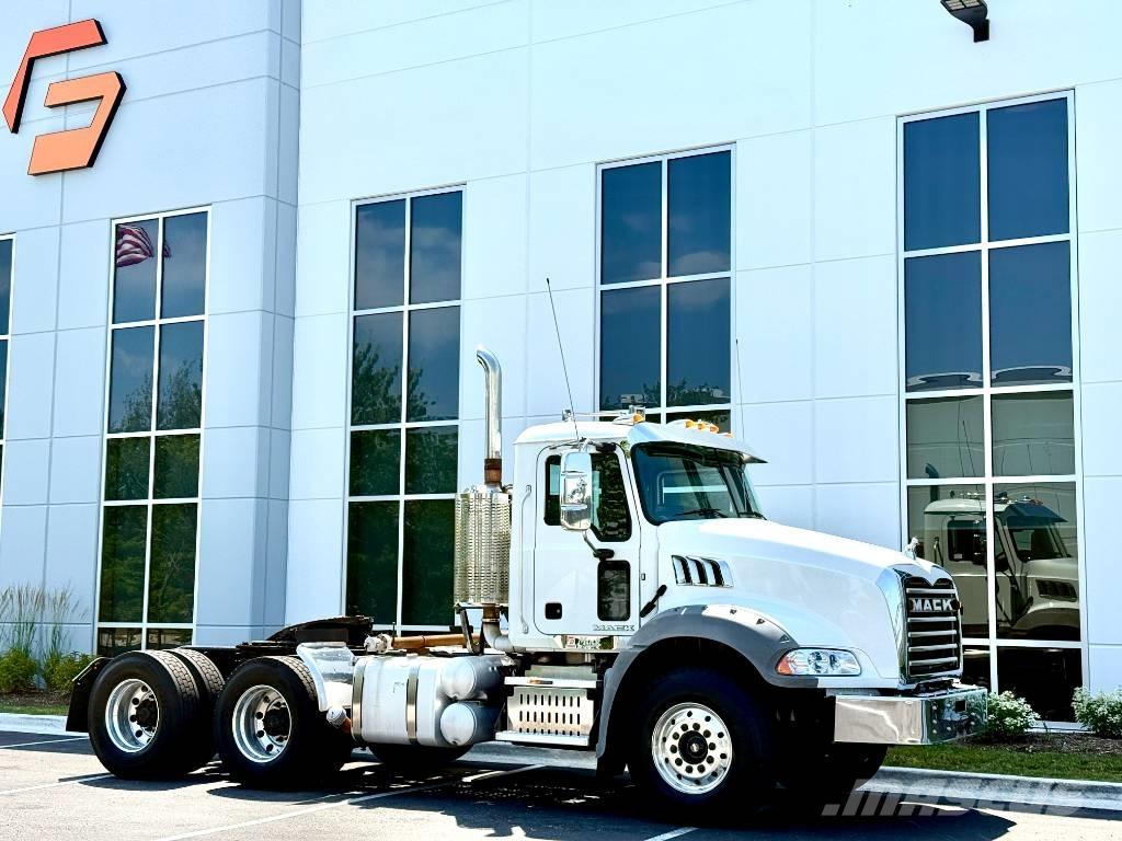 Mack GU 813 Autotractoare