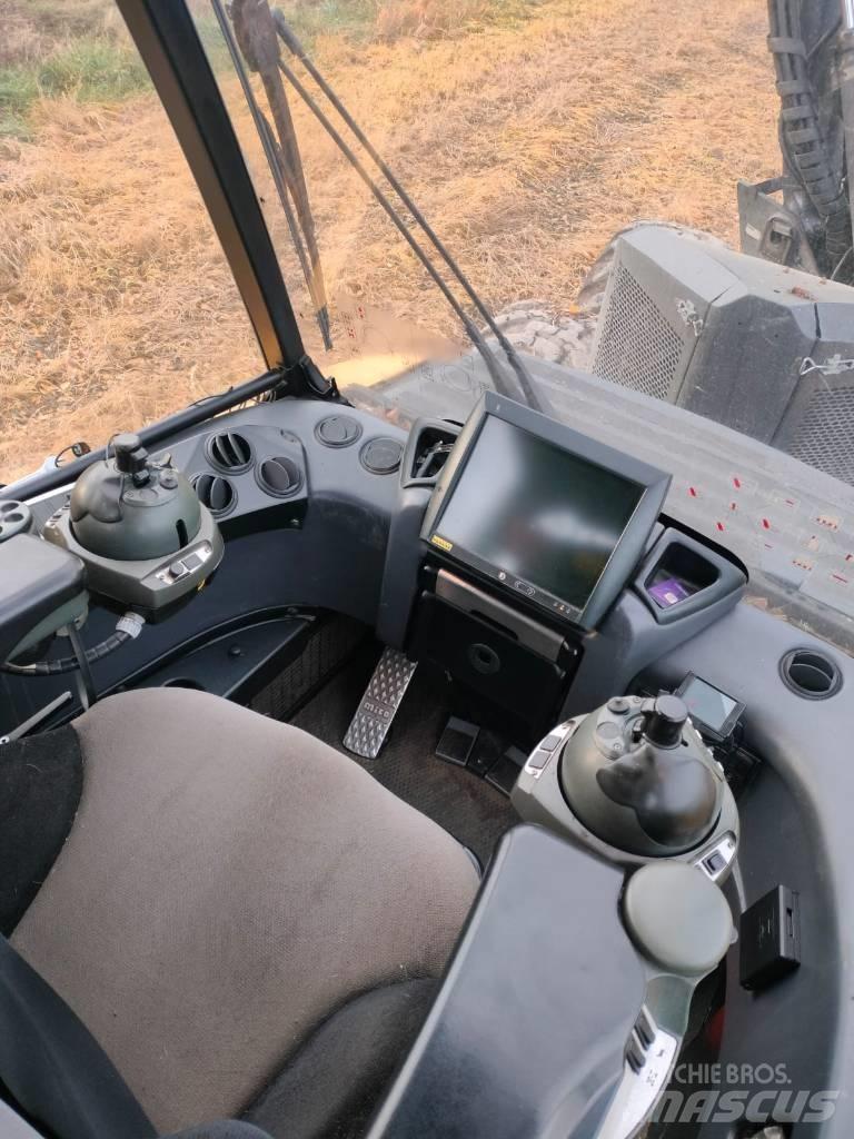 Ponsse Ergo 8W Combine forestiere