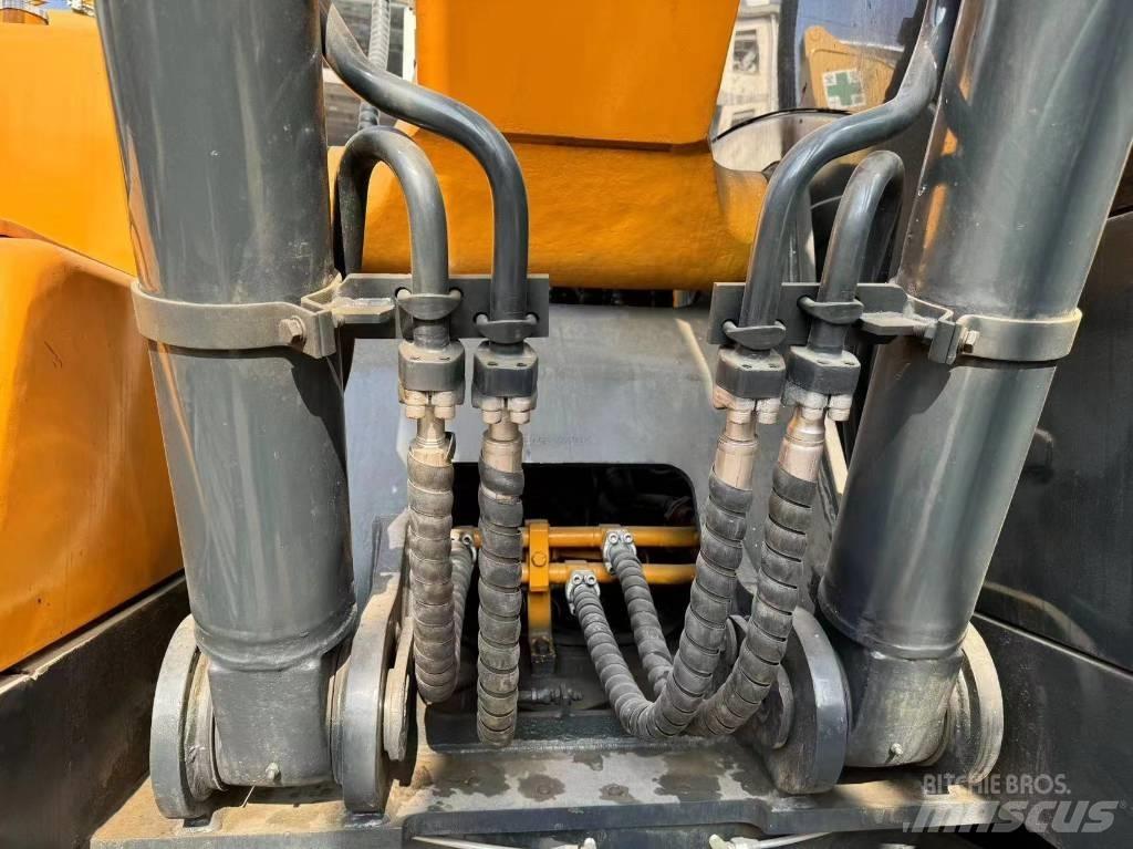 Hyundai R220LC-9S Excavatoare pe șenile
