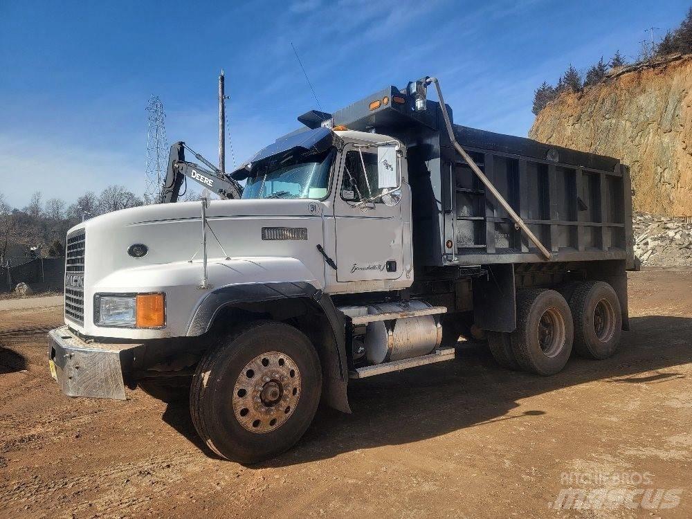 Mack CL 713 Autobasculanta