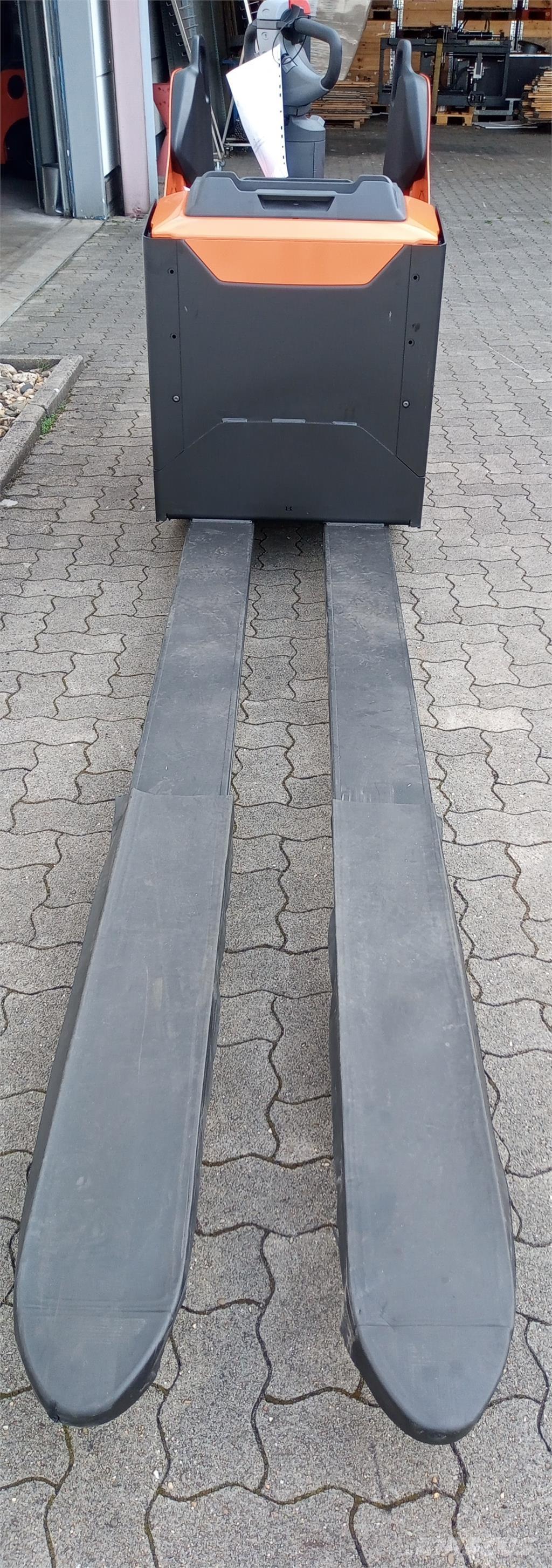 Toyota LPE 250 Transpaleta manuala