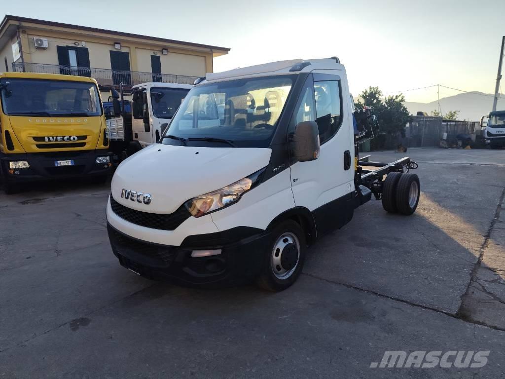 Iveco Daily 35-150 Camioane cu macara