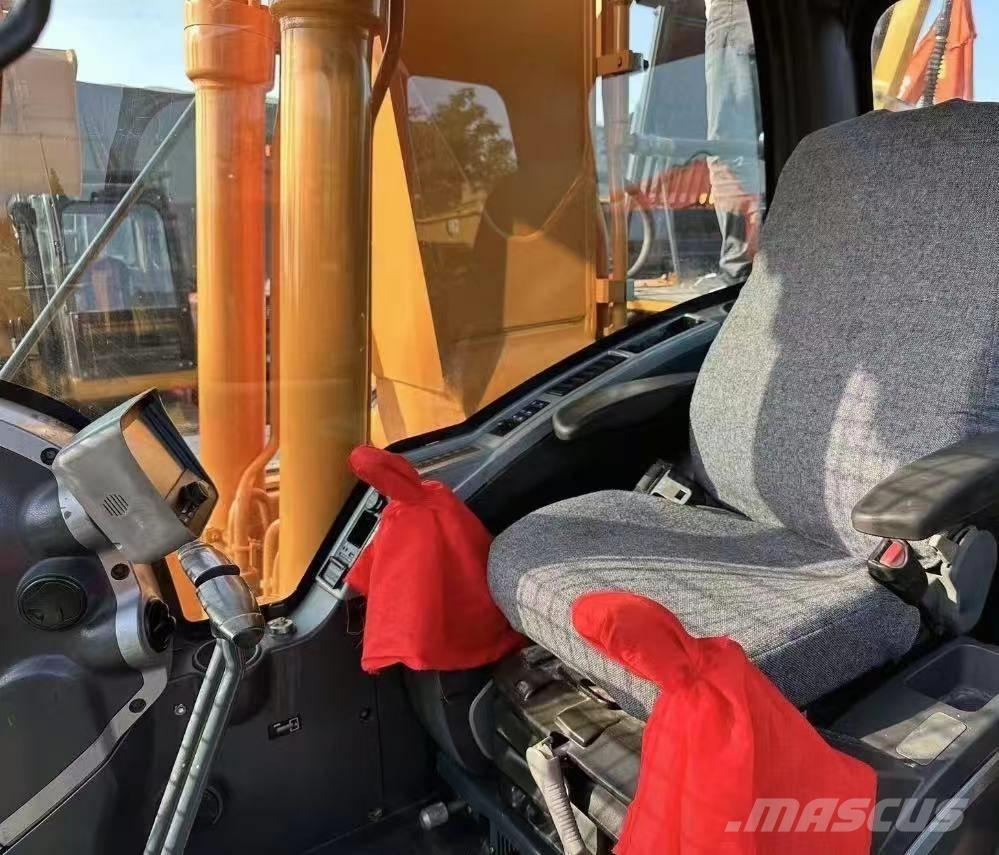 Hyundai 220 Excavatoare pe șenile
