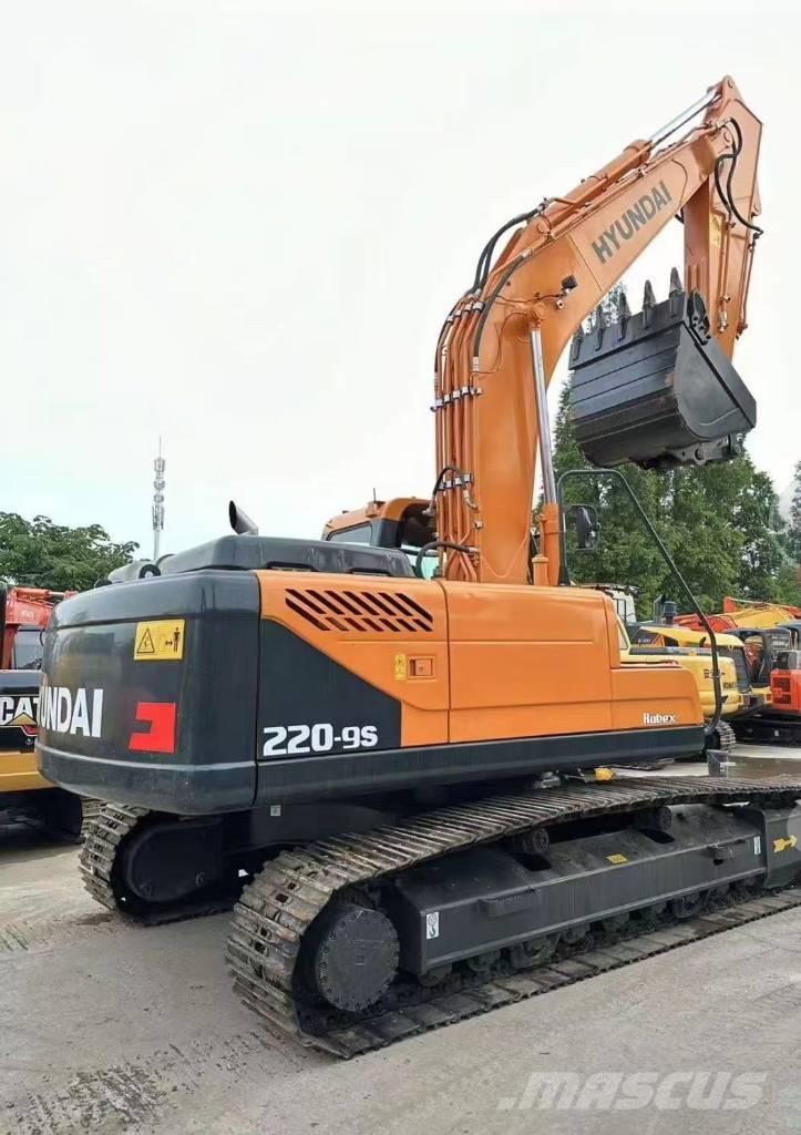 Hyundai 220 Excavatoare pe șenile
