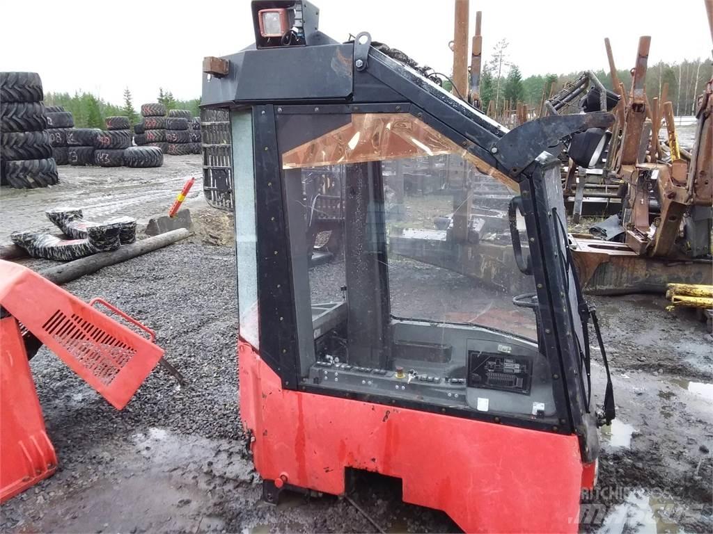 Valmet 911.1 Cabine si interior