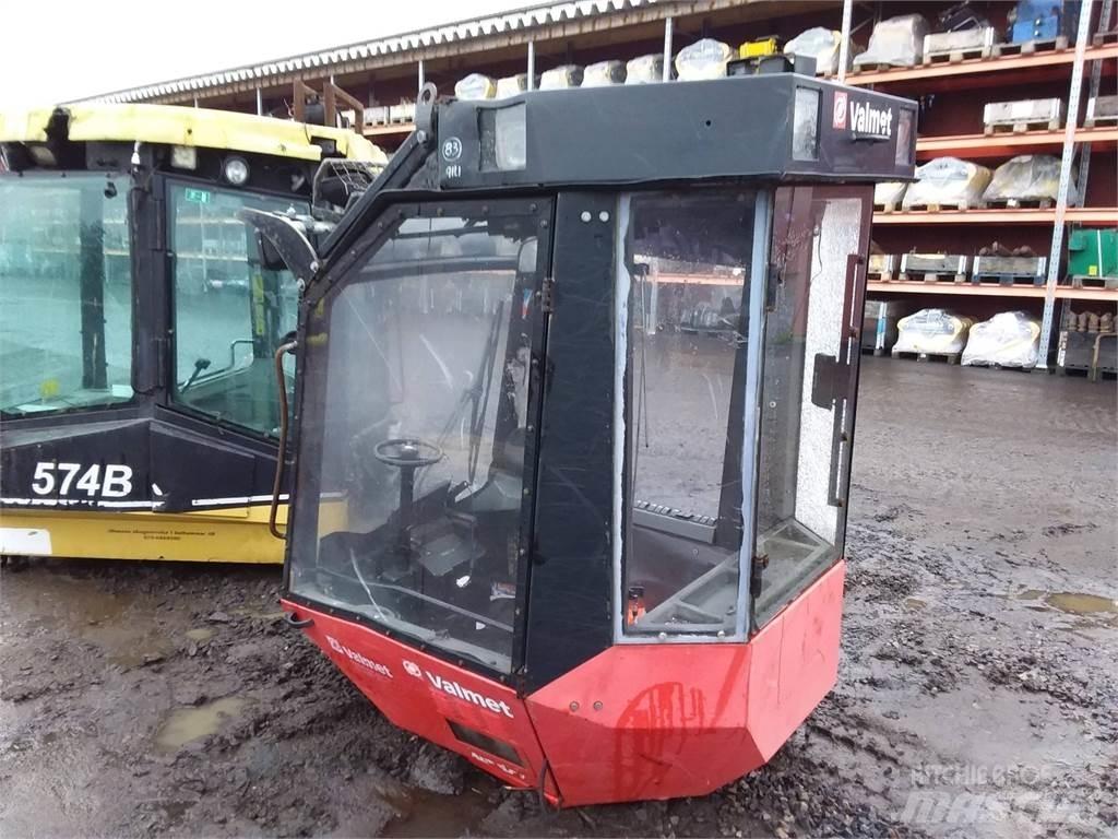 Valmet 911.1 Cabine si interior