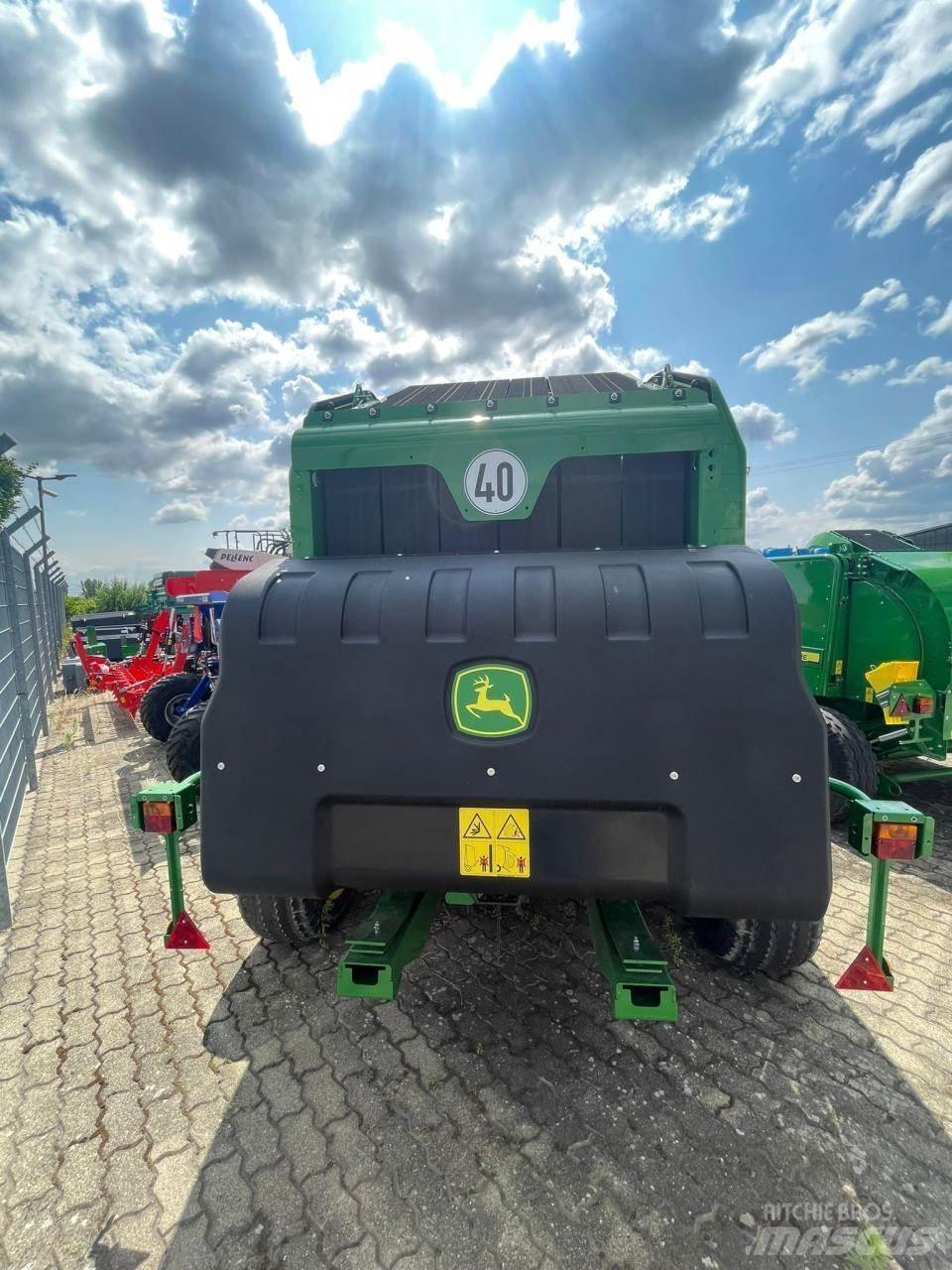 John Deere V451G Masina de balotat cilindric