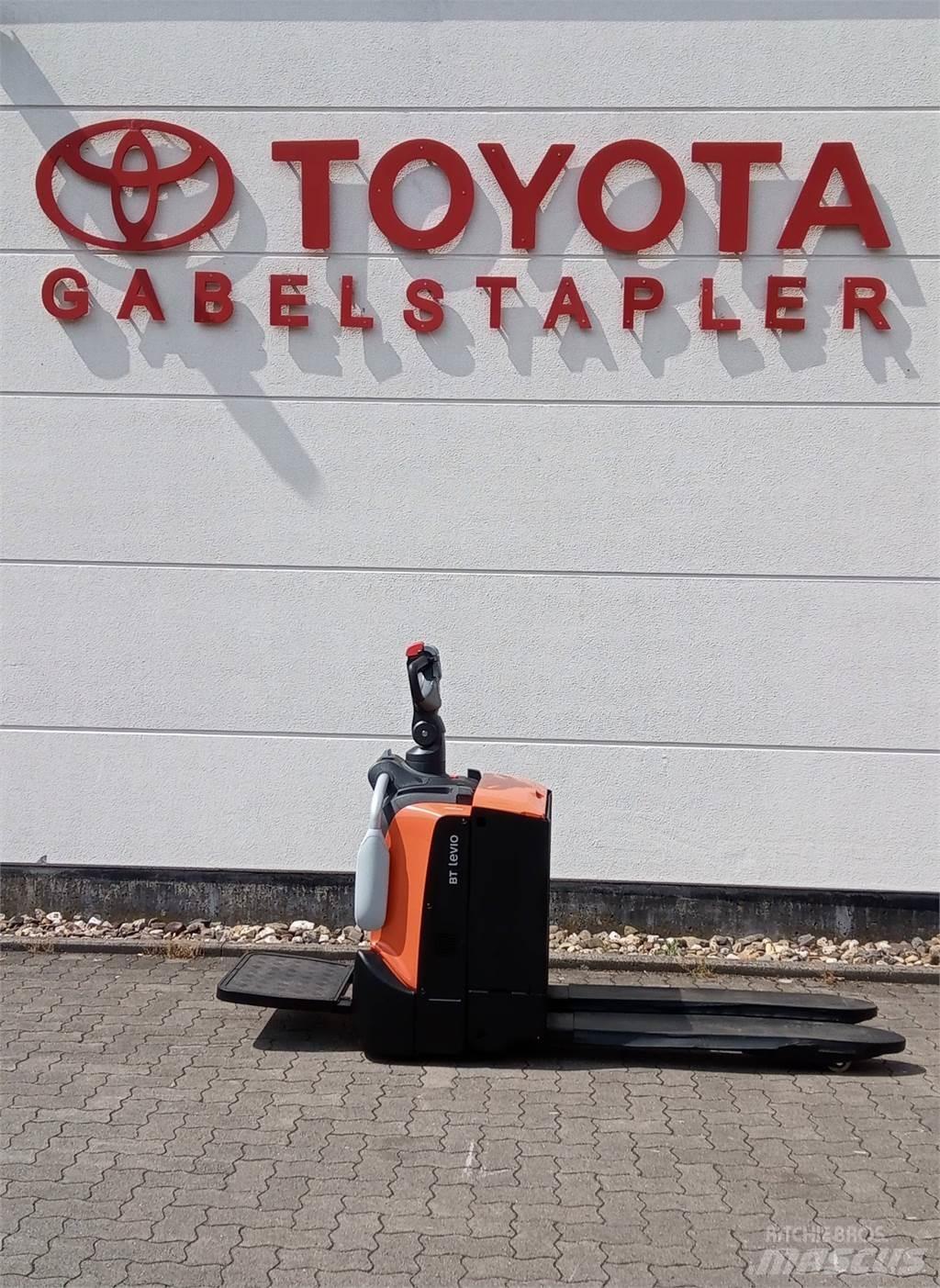 Toyota LPE 220 Transpaleta manuala