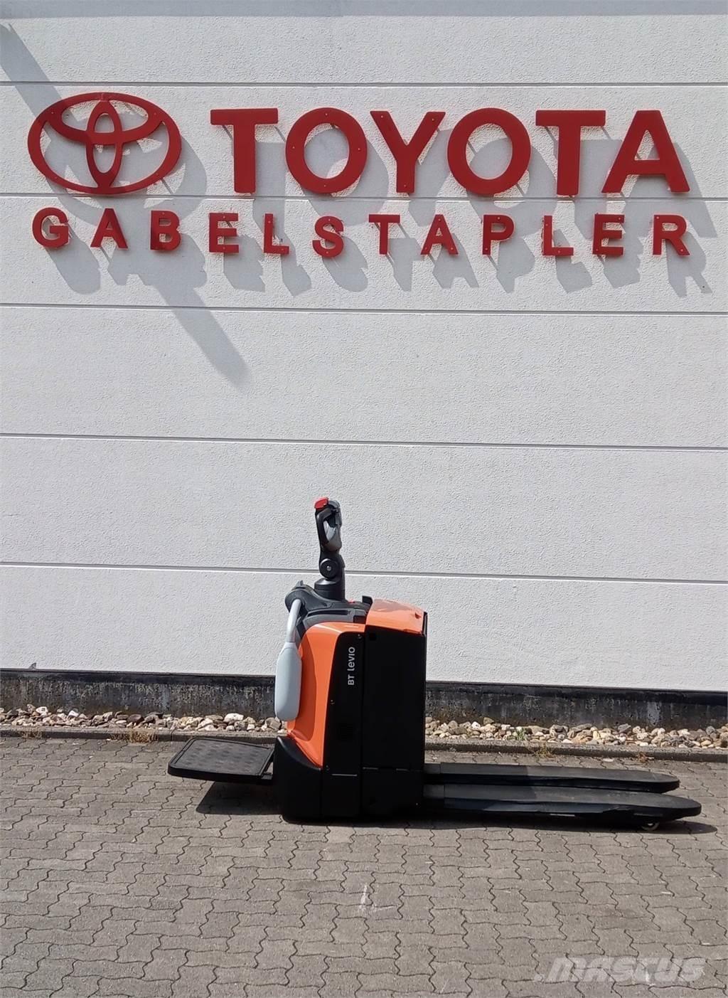 Toyota LPE 220 Transpaleta manuala