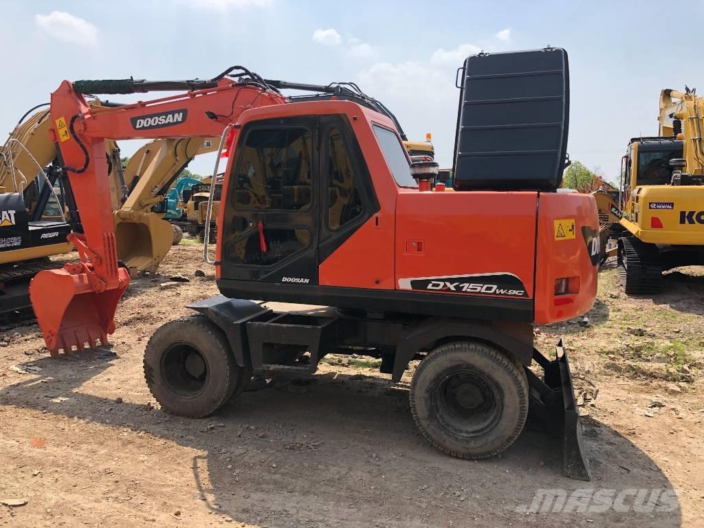 Doosan DX150W Excavatoare pe șenile
