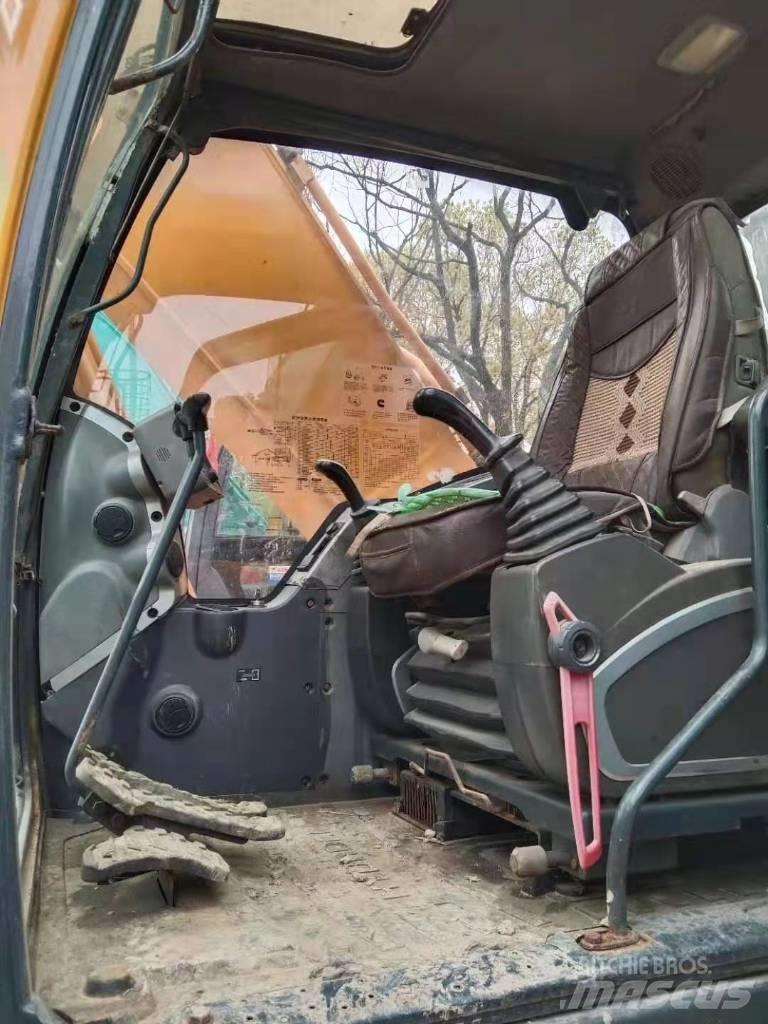 Hyundai R215-9T Excavatoare cu roti
