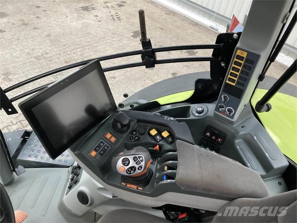 CLAAS Axion 870 Tractoare
