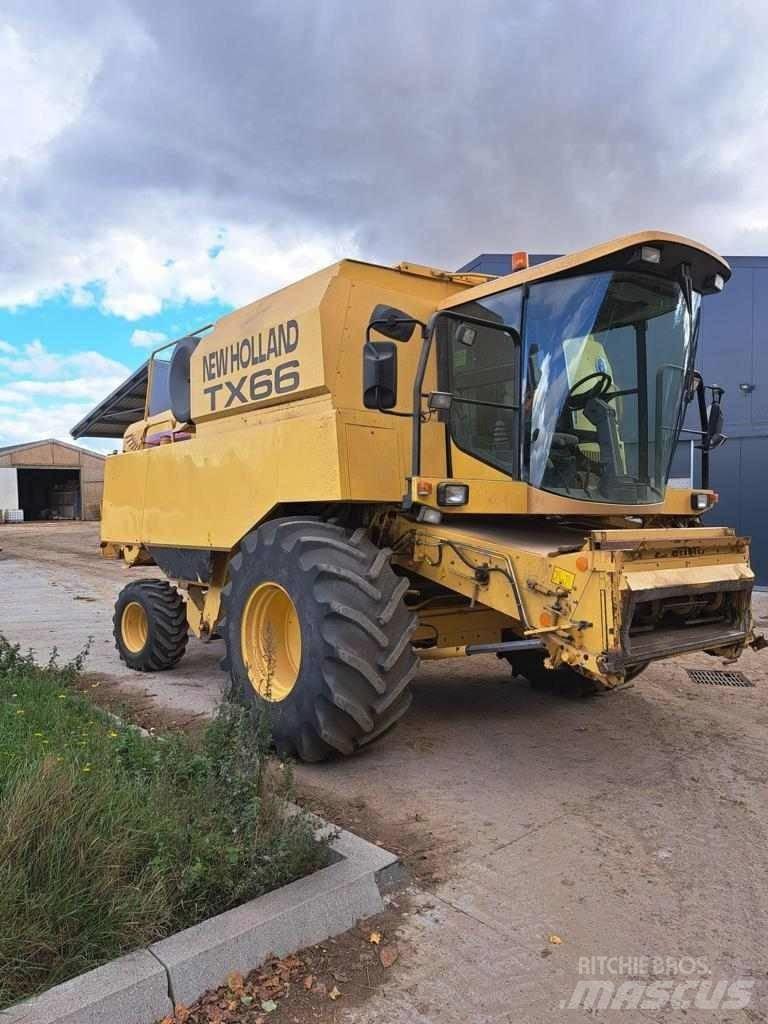 New Holland TX 66 Combine de secerat
