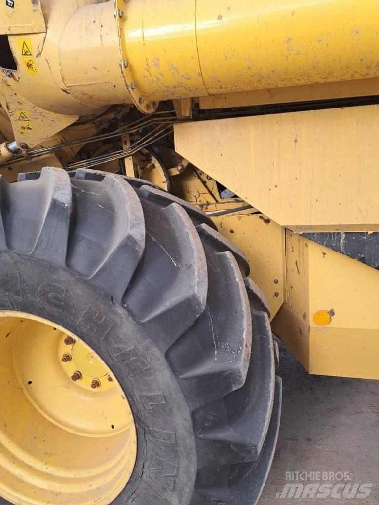 New Holland TX 66 Combine de secerat