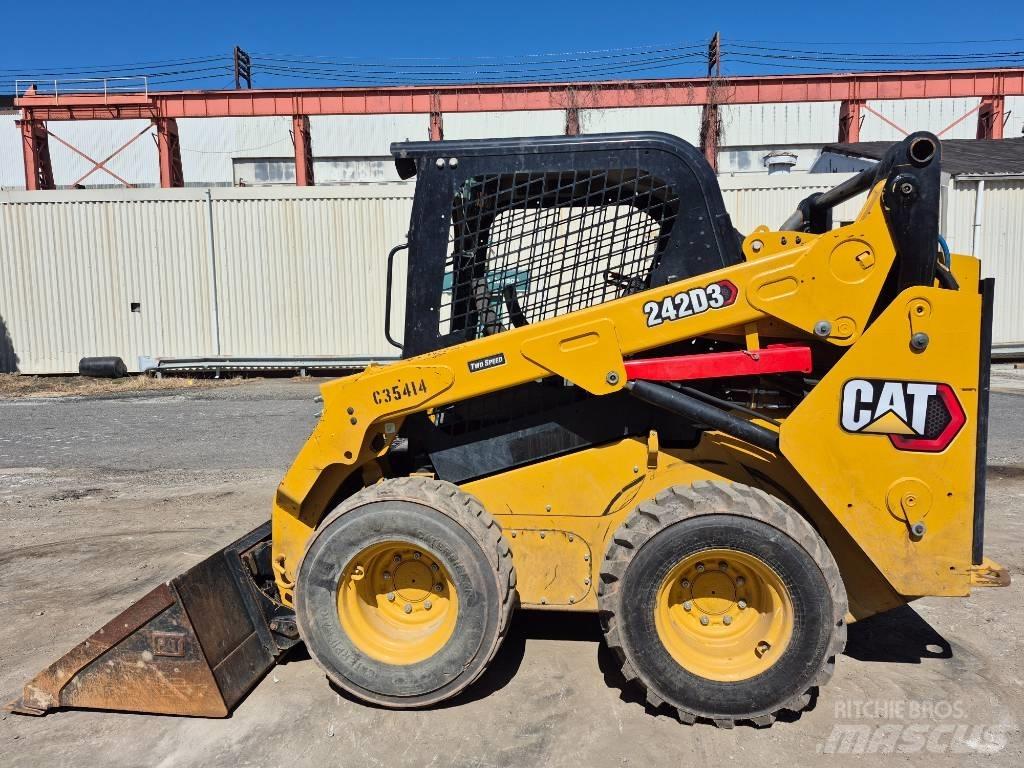 CAT 242 D Mini incarcator