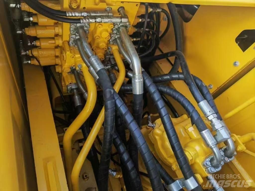 Komatsu 200-8 Excavatoare pe șenile
