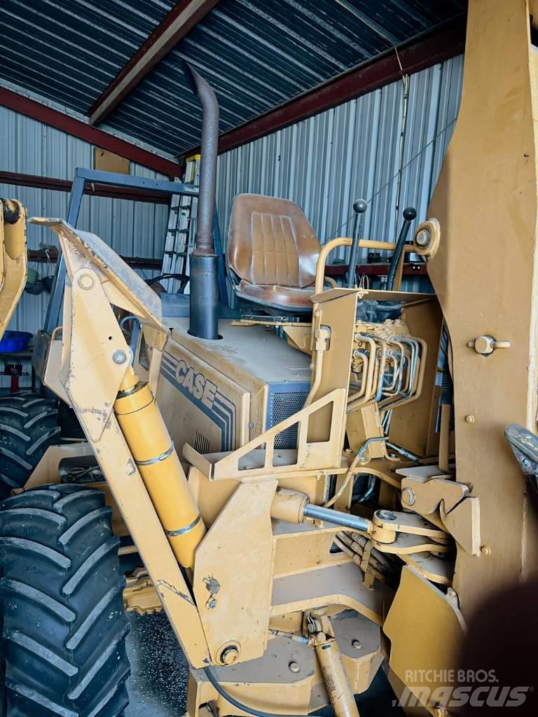 CASE 860 Excavatoare de santuri