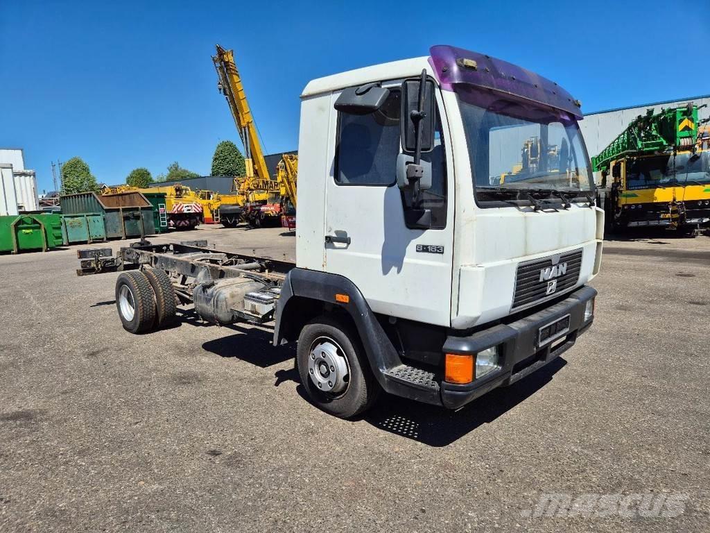 MAN LE 2000 Camion cabina sasiu