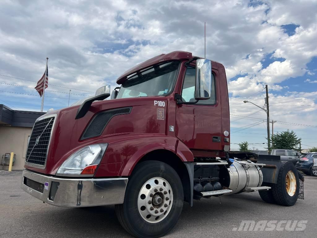 Volvo VNL 42 T300 Autotractoare