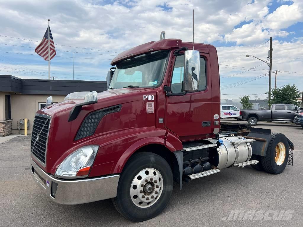 Volvo VNL 42 T300 Autotractoare